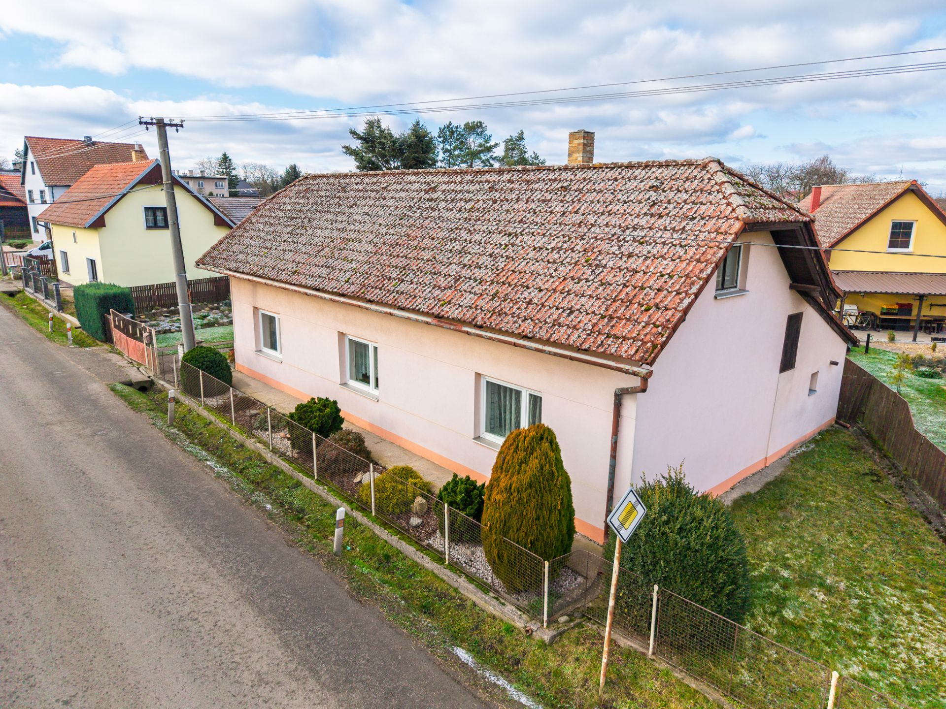 Březovice, prodej rodinného domu 5+1 na pozemku 2427m2.
